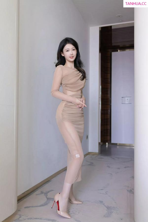 唐安琪  [XiuRen]高清写真图 2025.06.30 No.10486 唐安琪 肉色连衣裙第4张图片